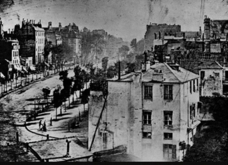 Ziua artei fotografice. 14 ani de când sărbătorim arta fotografică în România