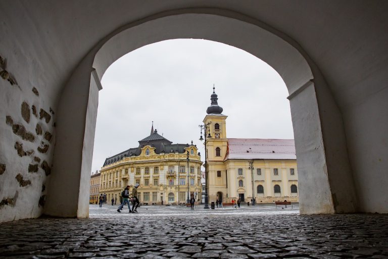 Bugetul Sibiul 2024, record absolut după 1989. Educația se apropie de Infrastructură, ca bani alocați