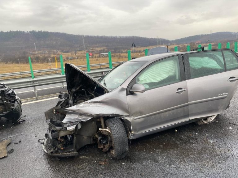 FOTO: Accident cu 6 autoturisme pe A1. 4 persoane au fost rănite