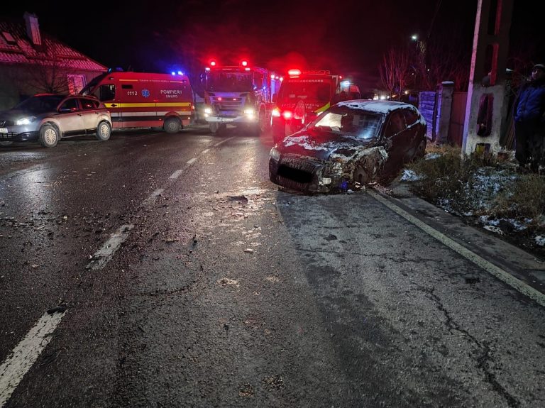 FOTO: 3 victime într-un accident rutier. O mașină a intrat pe contrasens pe DN 14, în Ruși