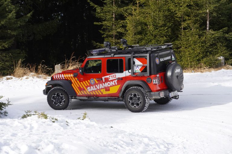 FOTO: Salvamont Sibiu a primit o autospecială 4×4