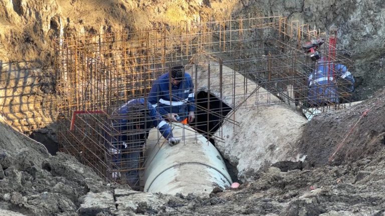 FOTO: Au fost reluate lucrările în cartierul Vitrometan