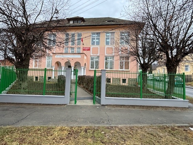 FOTO: Lucrări finalizate la o școală din Sibiu. Începe o investiție de amploare la Grădinița 5