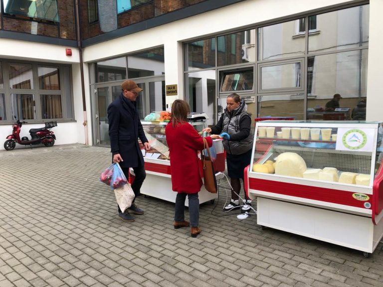 Piața volantă se ține, mâine, în curtea Consiliului Județean Sibiu