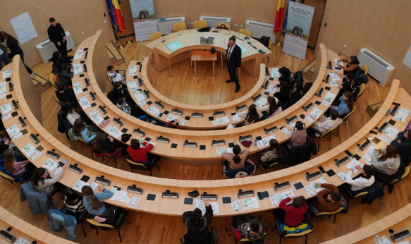 Elevii din Sibiu au învățat despre energia regenerabilă la atelierele de informare