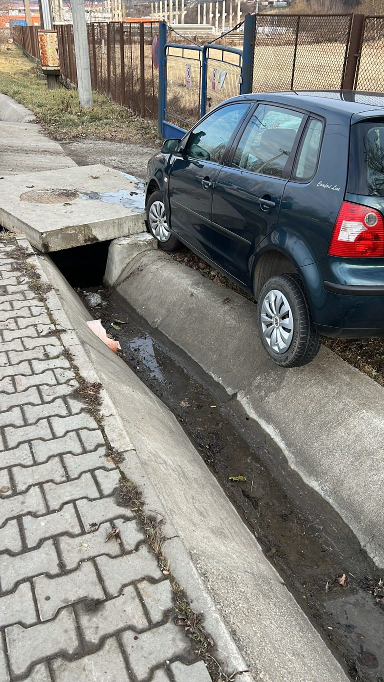 FOTO: Șofer de 71 de ani, transportat la spital în urma unui accident rutier