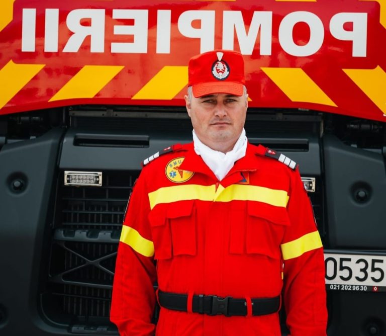 FOTO: Pompierul Anului este din Mediaș. A salvat viața unei persoane rănită grav într-un accident rutier