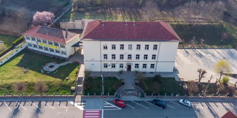Un corp de clădire al Școlii Gimnaziale Cireșarii din Mediaș va fi modernizat