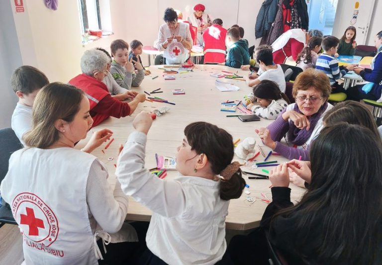 Peste 4.000 de mărțișoare pregătite deja de Crucea Roșie Sibiu