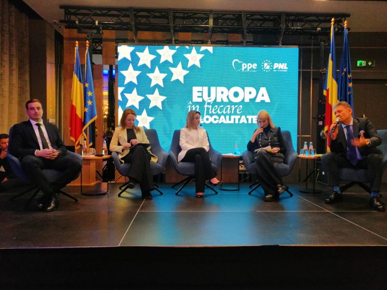 Tinerii liberali sibieni, sfătuiți din toate părțile de mai marii partidului