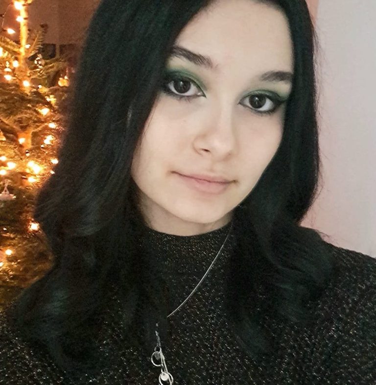 O elevă din Mediaș s-a calificat la faza națională a unui concurs de chimie