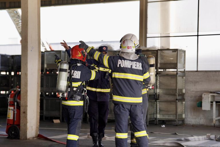 ULTIMA ORĂ: Pompierii sibieni intervin pe Bulevardul Mihai Viteazu din municipiu. Exercițiu la un magazin de bricolaj
