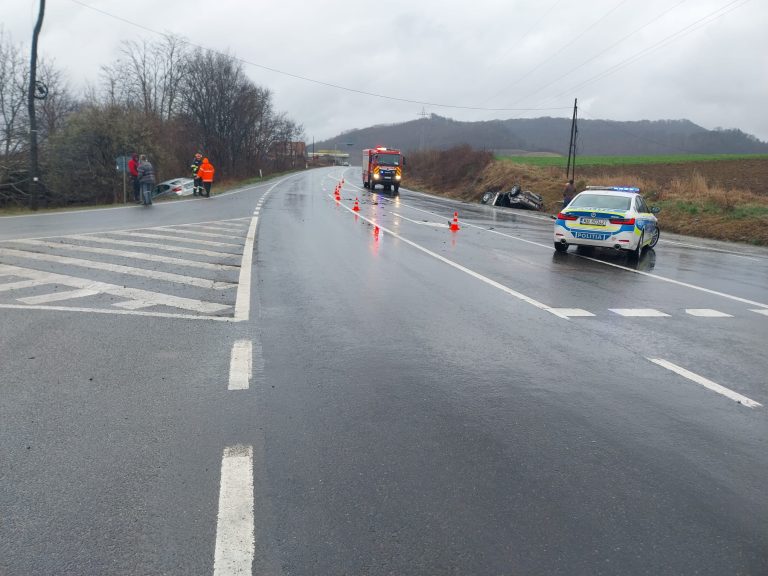 ULTIMA ORĂ/FOTO: Încă un autoturism răsturnat. Două femei au fost implicate în eveniment