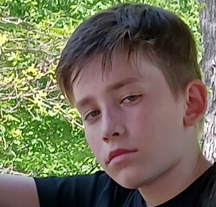 FOTO: Minor de 12 ani din Sibiu, dispărut de acasă. Sunați la 112 dacă aveți informații despre Cosmin Vasile