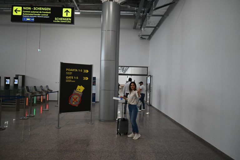 FOTO: Pasagerii spre/dinspre München, primii care au scăpat de controlul de frontieră pe Aeroportul Internațional Sibiu