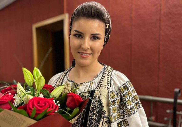 FOTO: Medieșeanca Bianca Crețu a câștigat un premiu important la un festival național de folclor