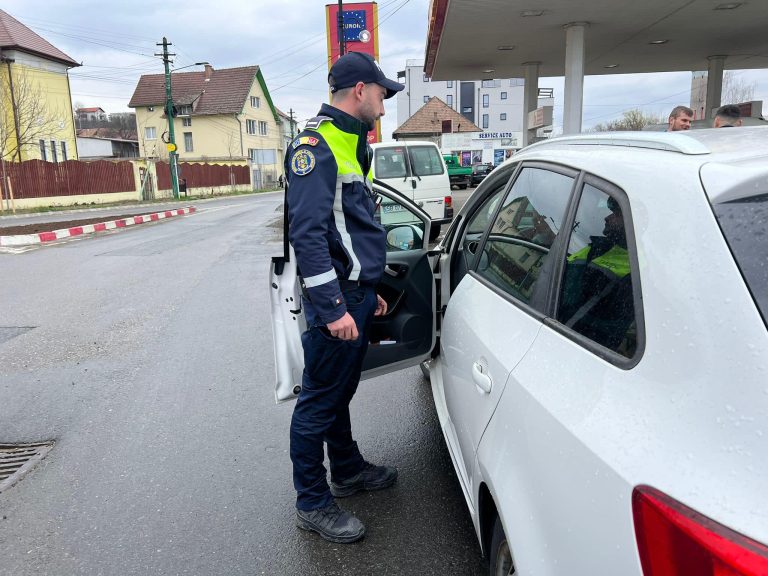 Polițiștii vor verifica dacă șoferii și pasagerii din mașini poartă centurile de siguranță. Ce a pregătit IPJ Sibiu