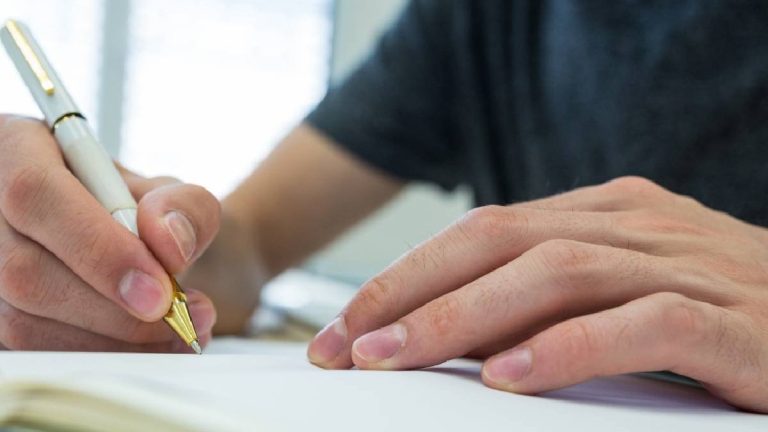 Aproape 2.900 de elevi din județul Sibiu susțin, de luni, simularea la Bacalaureat