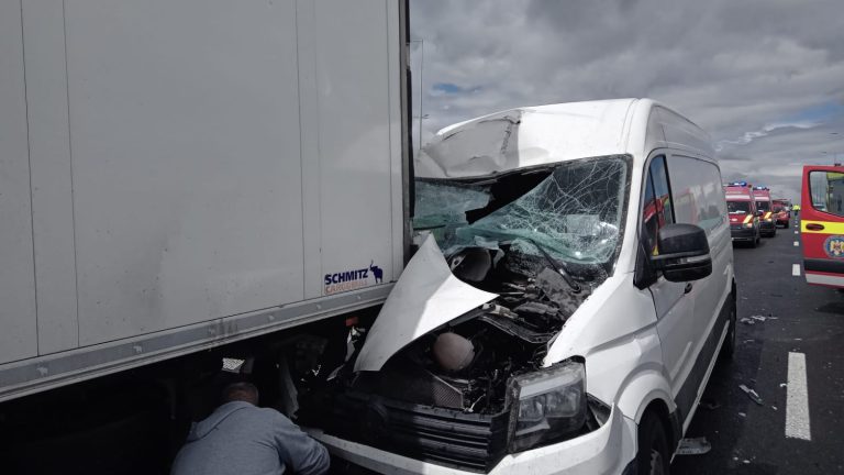 ULTIMA ORĂ/FOTO: Bărbat în stare critică în urma unui accident pe A1. A fost transportat intubat la UPU Sibiu