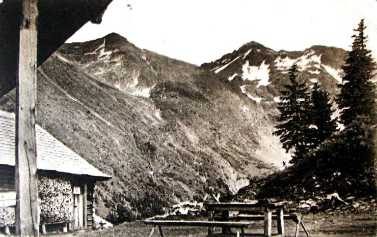 FOTO: Prima cabană montană construită în România este în județul Sibiu