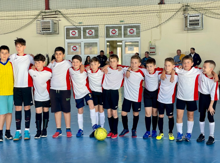 ”Piticii” Școlii nr. 21 Sibiu stăpânesc deja tainele fotbalului