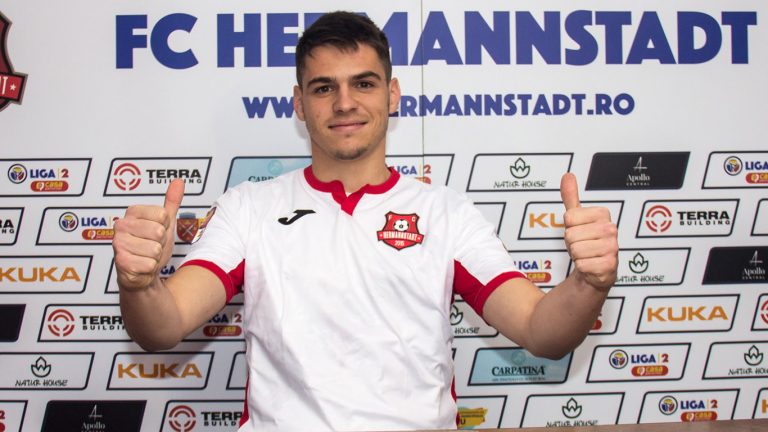 Paraschiv face un meci de poveste la Arad: hat-trick în 49 de minute