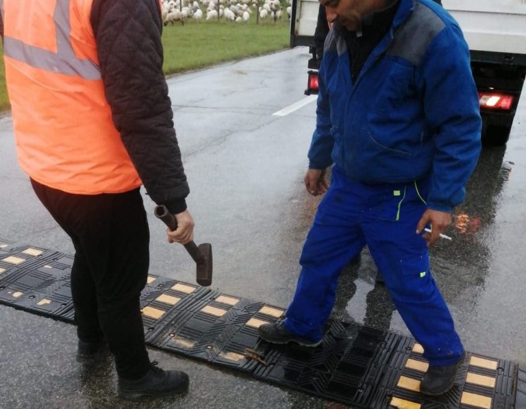 Drumuri și Poduri Sibiu a montat limitatoare de viteză. Ce au mai lucrat drumarii săptămâna trecută