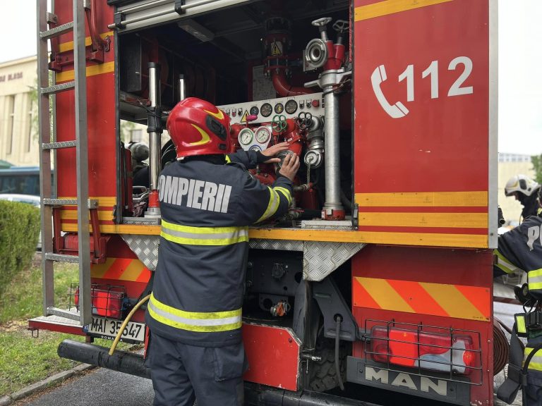 ULTIMA ORĂ: Autoturism mistuit de flăcări, în Cisnădie