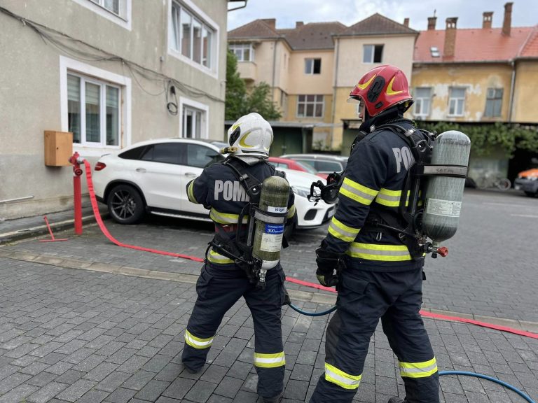 FOTO: „Incendiu” într-un birou al Universității „Lucian Blaga” Sibiu