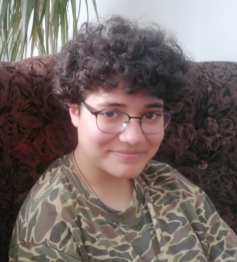 ULTIMA ORĂ/FOTO: Tânără de 18 ani din Sibiu, căutată de familie și polițiști. A dispărut de acasă