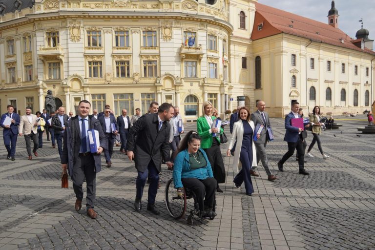 Daniela Cîmpean la depunerea candidaturii: SUNTEM ÎN FAȚA UNOR PROVOCĂRI CARE NU PERMIT GREȘELI!