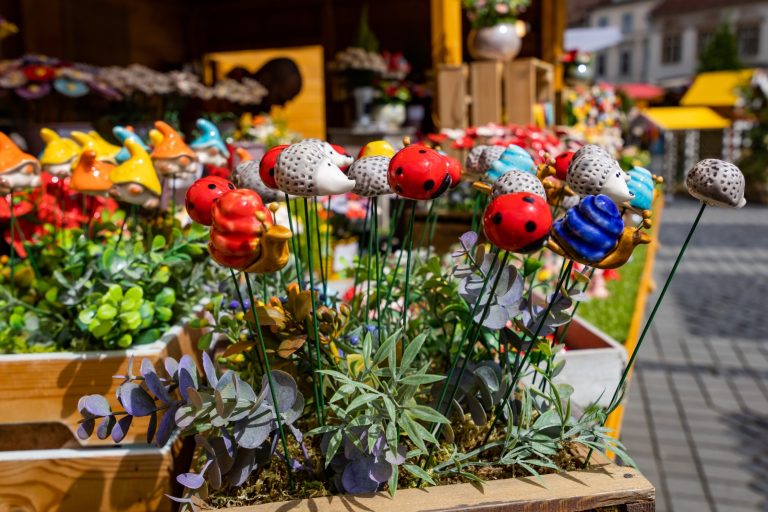 Sărbători sub presiune: 85% dintre români rămân acasă de Paște