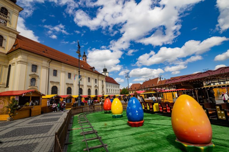 FOTO: Cum a fost în prima zi a Târgului de Paști din Sibiu