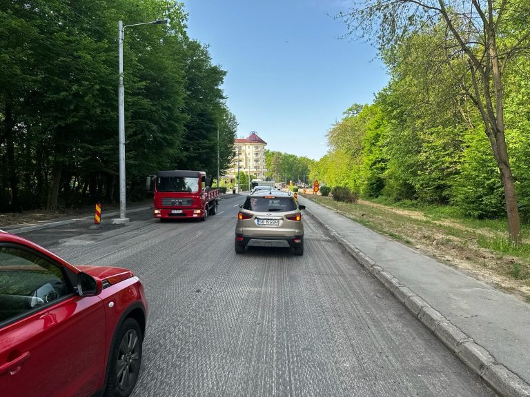 Se asfaltează două străzi din centrul Sibiului