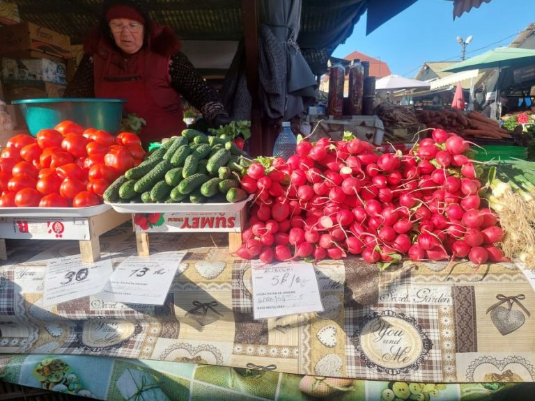 Cu Ferrari în Piața Cibin. Prețurile trufandalelor în apropierea Paștelui