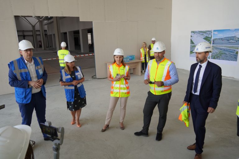 Ce a contat când s-a decis investiția la aeroport? Daniela Cîmpean: ”Există potențial de creștere, iar dacă nu se făcea acum, nu se mai făcea deloc”