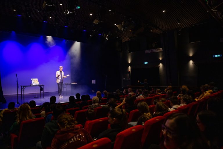 Mesajul Teatrului Gong de sărbători