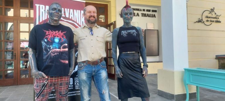 Doi dintre cei mai tatuați oameni din lume au ajuns la Sibiu