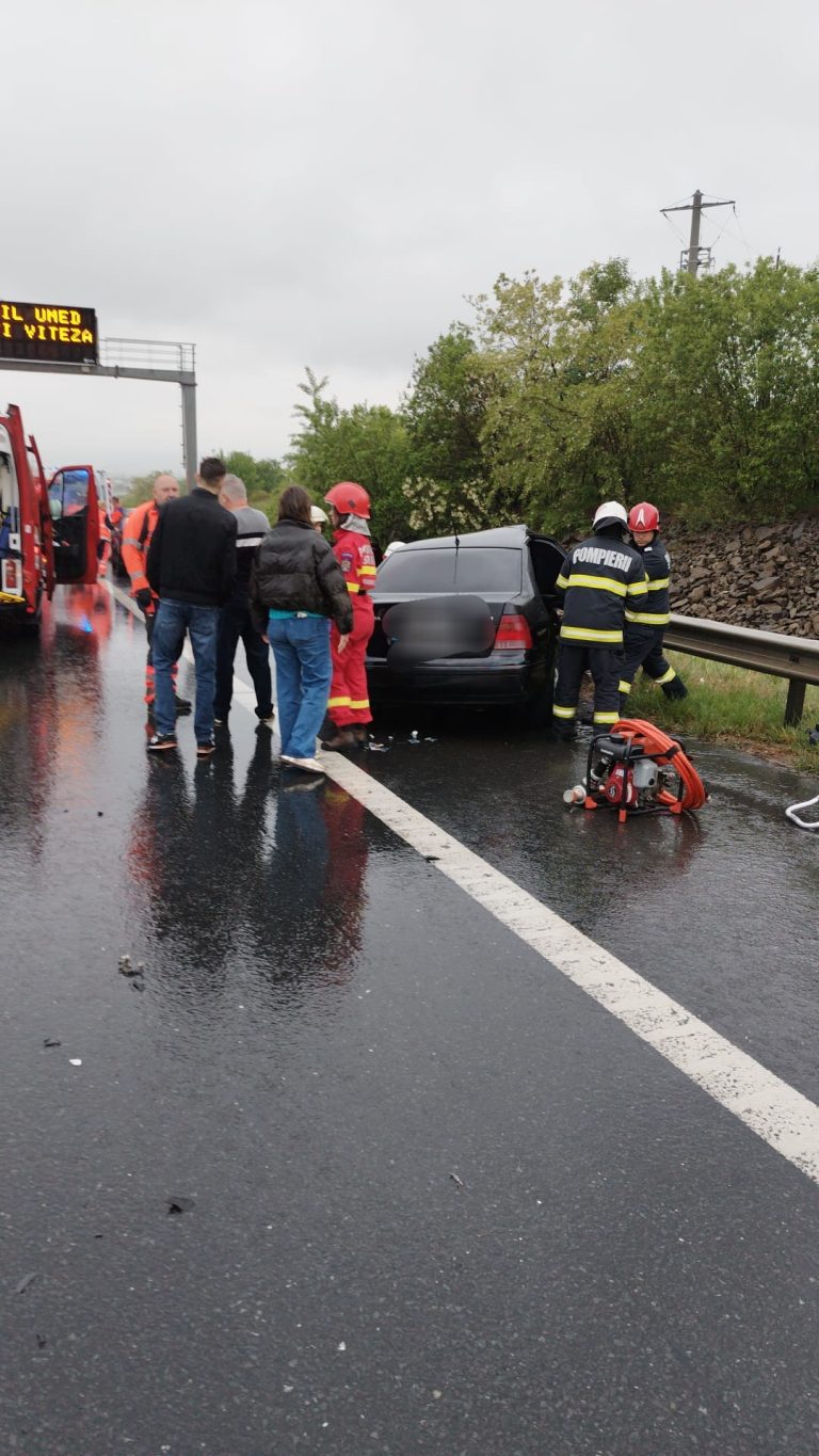 ULTIMA ORĂ/FOTO: Accident grav pe A1, în zona Cristian. Trei persoane au ajuns la spital
