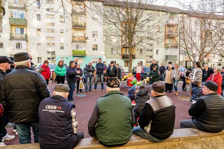 FOTO: Se asfaltează în cartierul medieșean După Zid