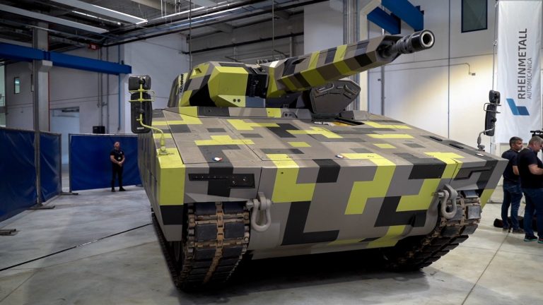 FOTO: Rheinmetall Automecanica a fost inaugurată la Mediaș. A fost prezentat și un vehicul blindat de luptă