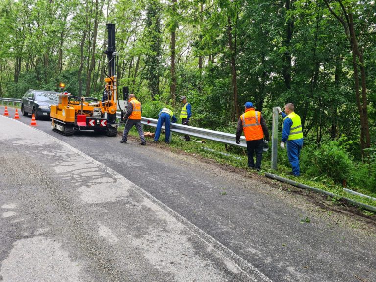 Se asfaltează și plombează mai multe drumuri din județul Sibiu
