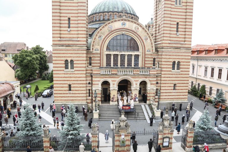 Astăzi este Izvorul Tămăduirii, o sărbătoare închinată Maicii Domnului