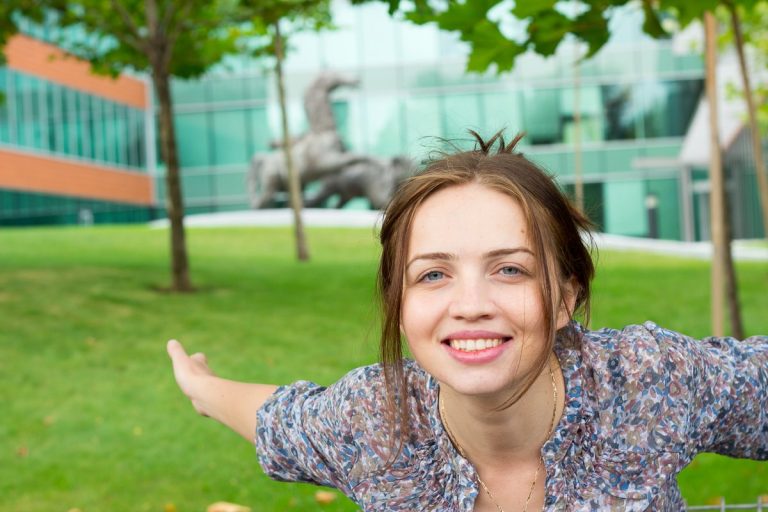 Ea a creat noul logo al Maratonului