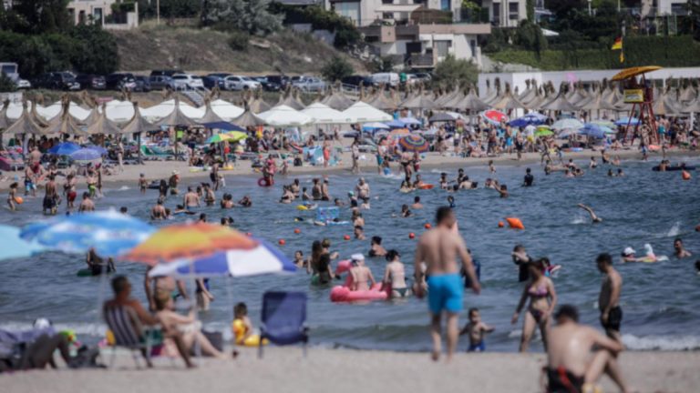 Hotelierii de pe litoral, loviți puternic de scăderea numărului de tichete de vacanță