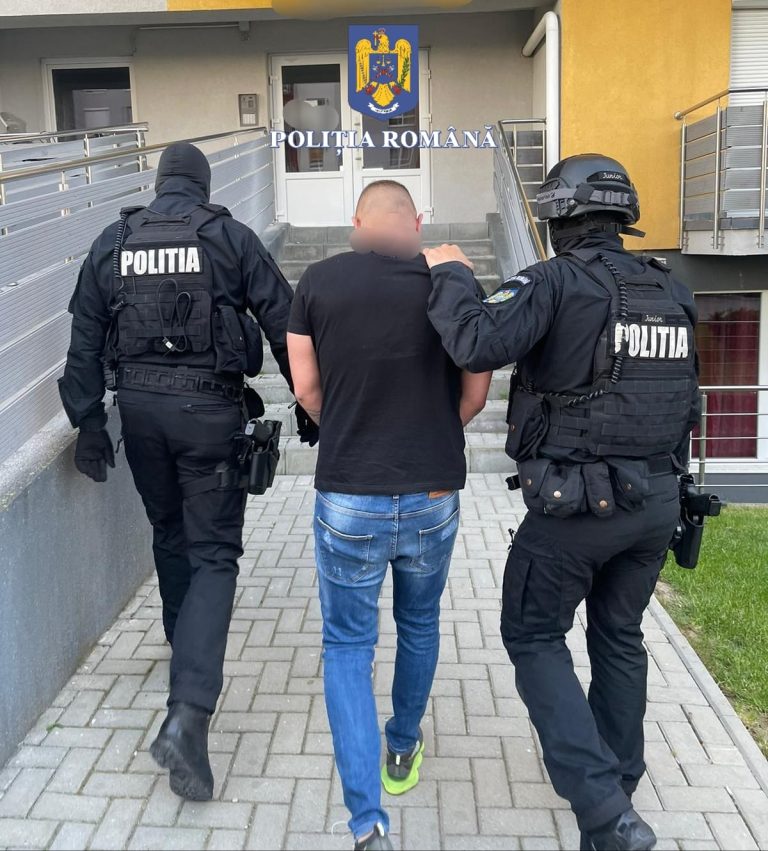 ULTIMA ORĂ/FOTO: Proxenet sibian reținut de polițiști. Au fost percheziții în Sibiu, Șelimbăr și Tălmaciu