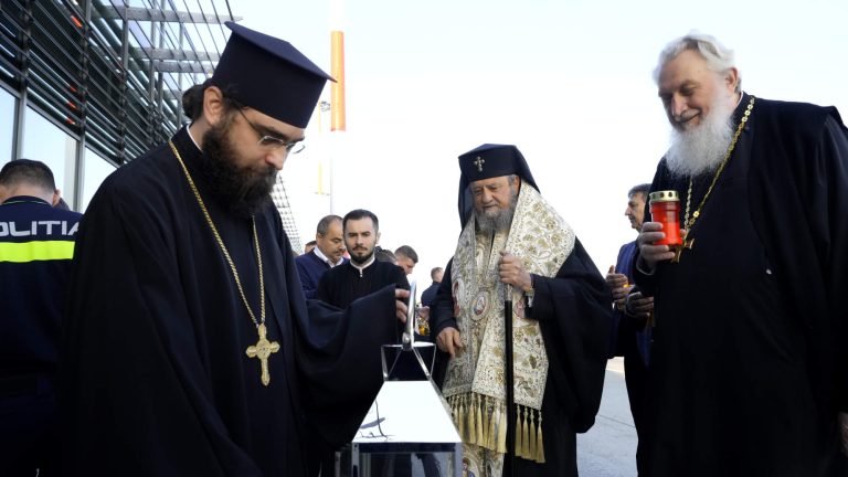 FOTO: Sfânta Lumină a fost adusă în Sâmbăta Mare la Sibiu
