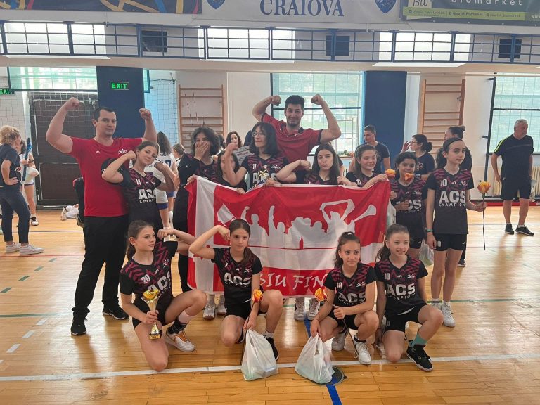 Echipa U13 a clubului Champions Sibiu pregătită pentru turneul final național de volei la Craiova