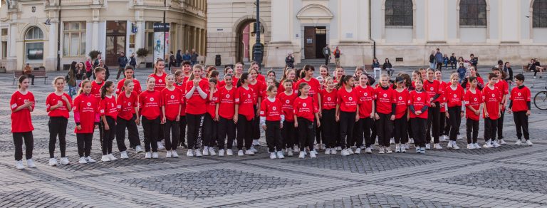 VIDEO. Crucea Roșie: „Din Sibiu Punem Stop Joc Drogurilor!” prin dans