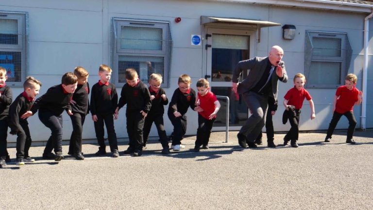 Kevin McArevey (Irlanda) la Teatrul Gong. Film documentar: „Platon cel tânăr/ Young Plato”